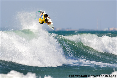 Shaun Cansdell Surfing in The Hang Loose Santa Catarina Pro Brazil Surf Contest.  Surfing Photo Credit ASP Tostee